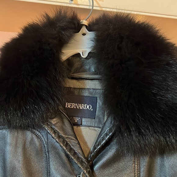 Womans black full length genuine leather coat with removable fox collar - Picture 3 of 10